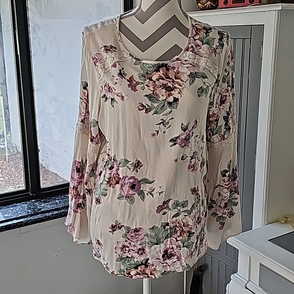 Jennie & Marlis long sleeve floral top size large